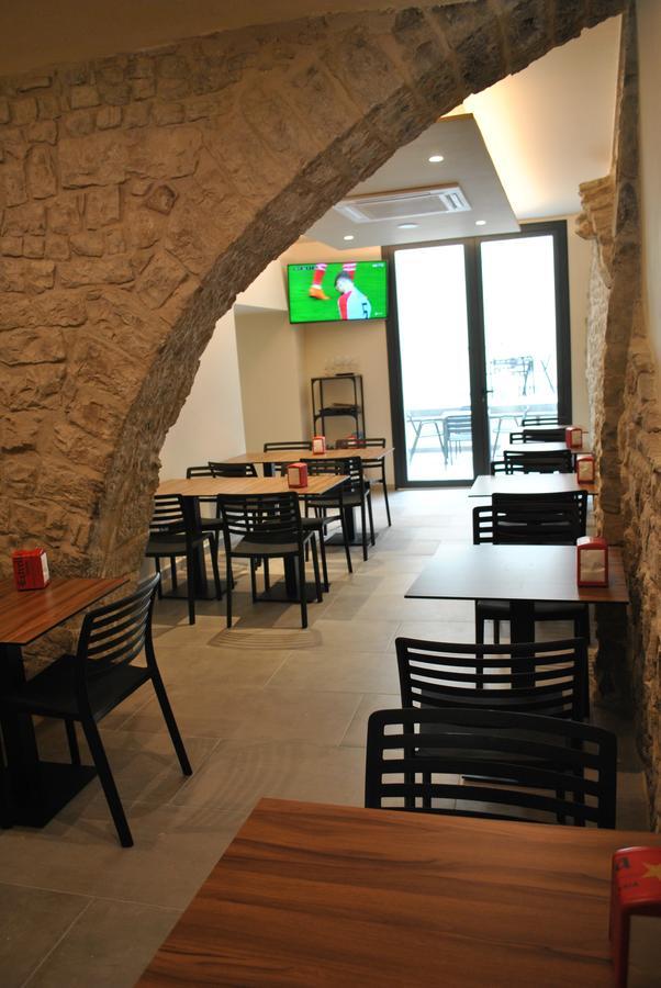 Hostal Universitat Cervera  Exterior foto